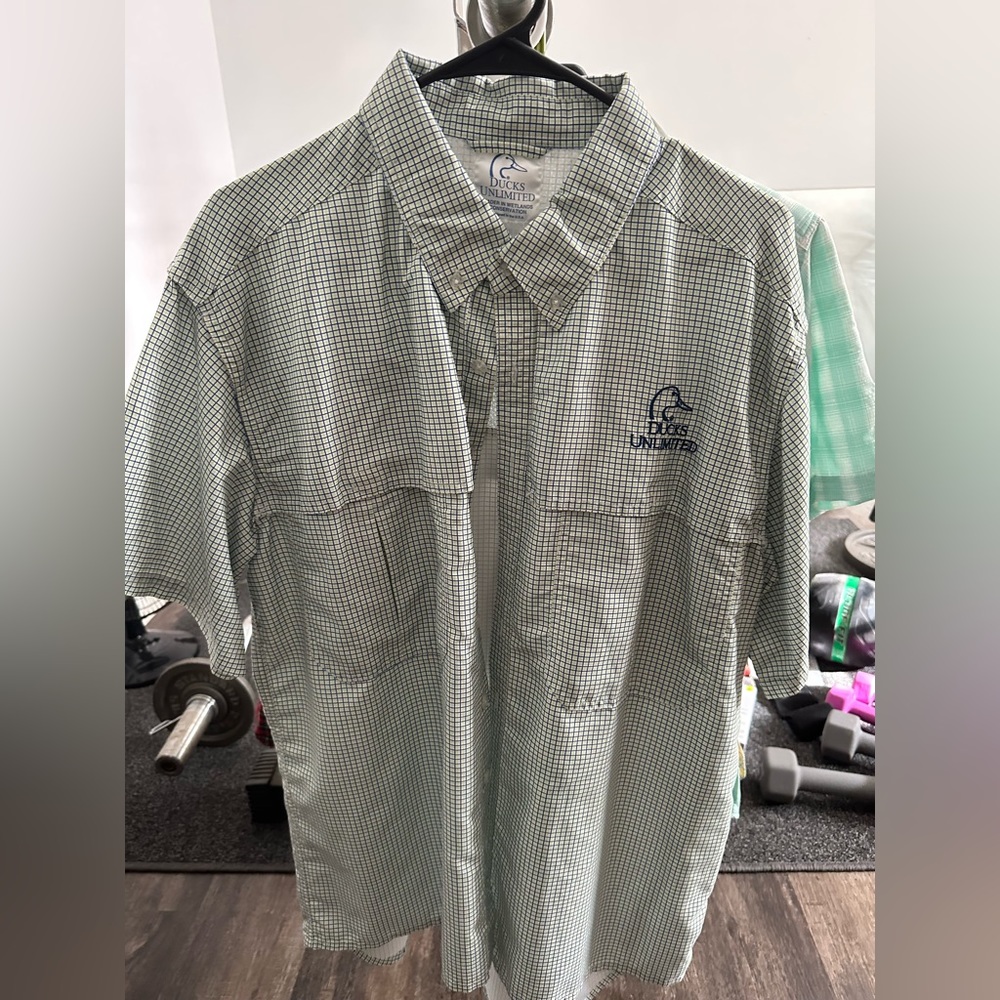 Ducks unlimited short sleeve button up. Size large. Green and blue